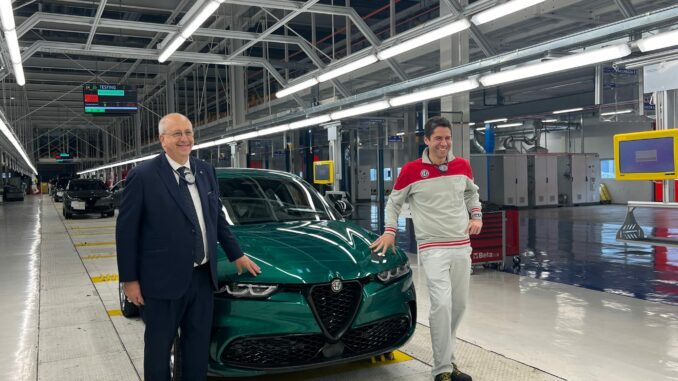 L'ad di Alfa Romeo Imparato con il direttore di stabilimento di Pomigliano Leonardi