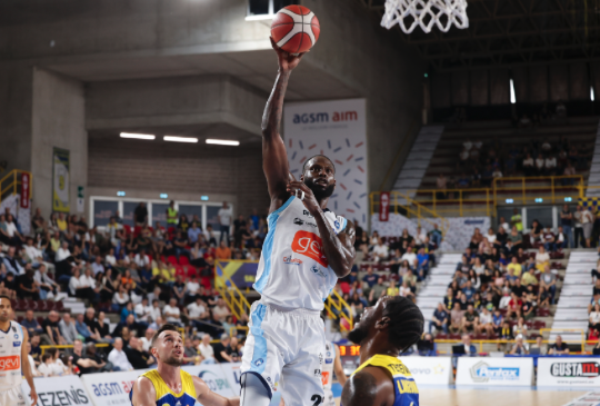 La Gevi Napoli Basket vince sul campo della Tezenis Verona per 88 a 82