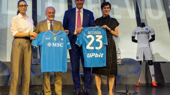 Foto presentazione nuova maglia SSC Napoli